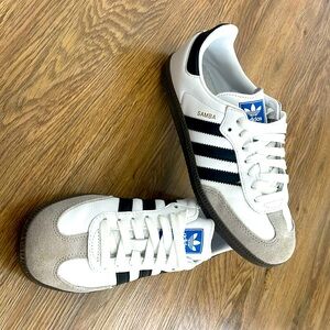 Women’s/Mens Adidas Samba shoes, Men’s size 4 1/2